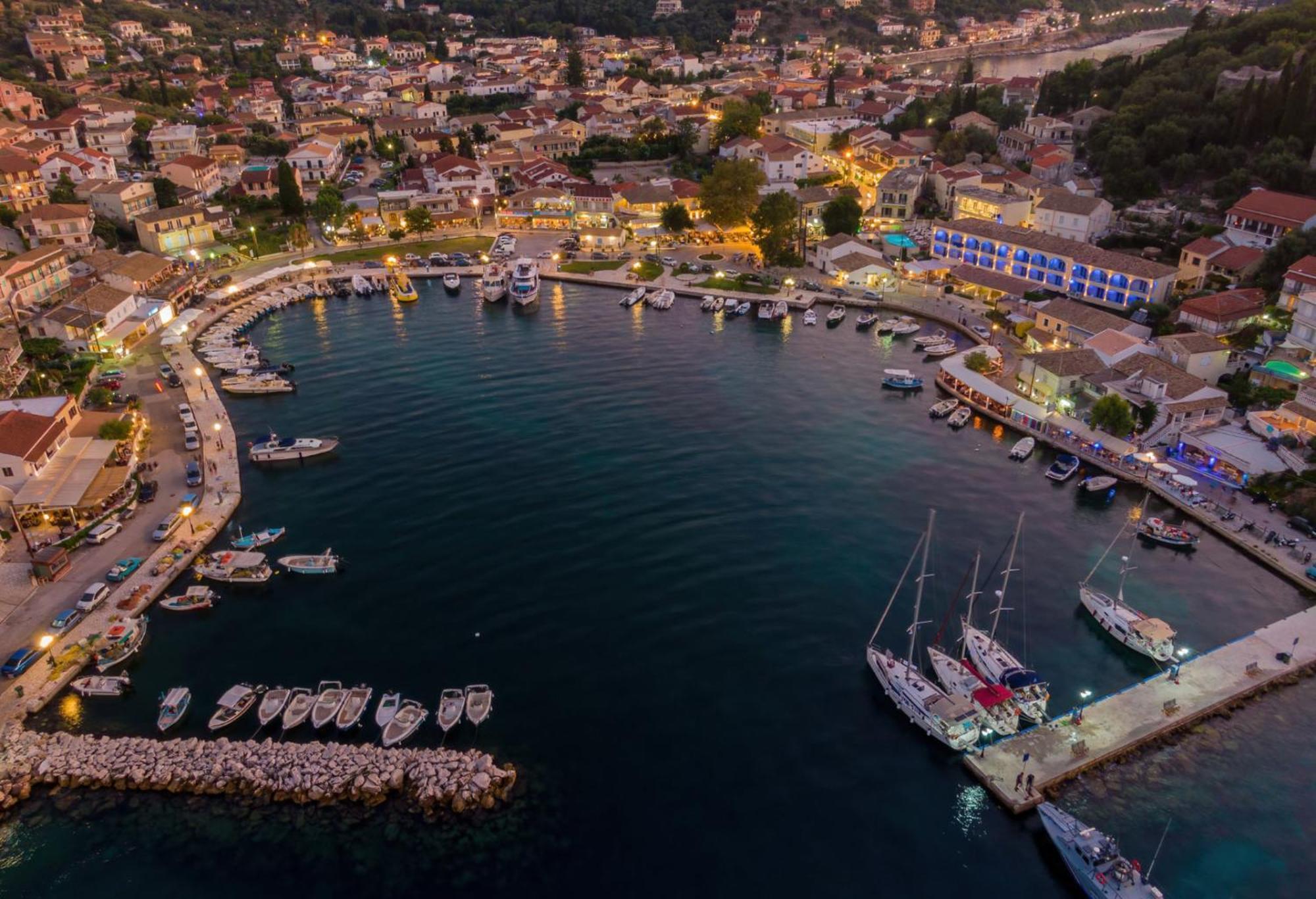 Kassiopi Piazza Suites Екстер'єр фото