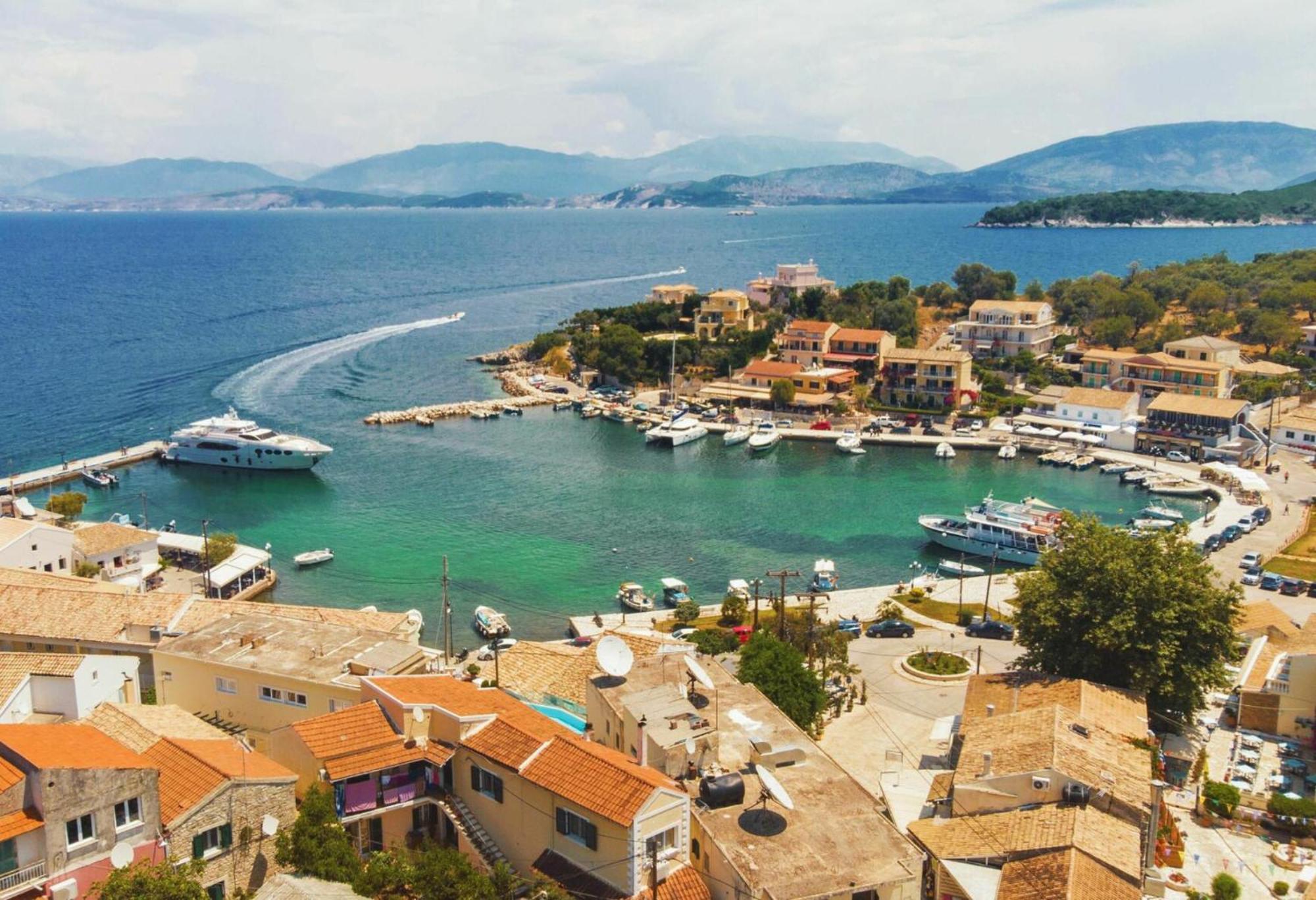 Kassiopi Piazza Suites Екстер'єр фото